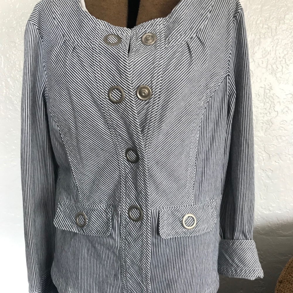 Truia Striped denim cotton fitted jacket with large snap design closure.